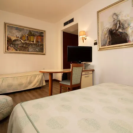 מלון Millennhotel