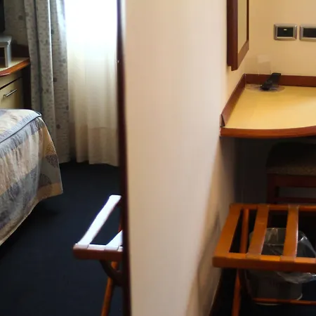 מלון Millennhotel 3*