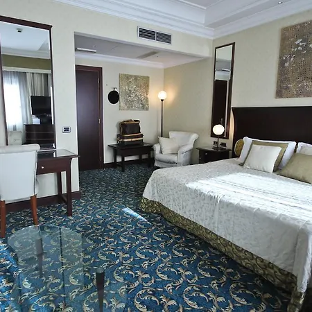 מלון Millennhotel