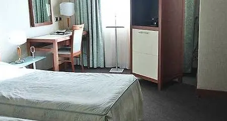 מלון Millennhotel 3*