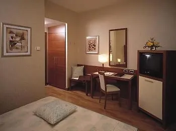 מלון Millennhotel