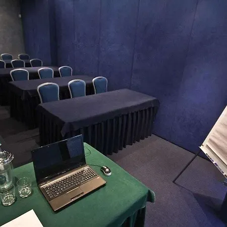 מלון Millennhotel 3*